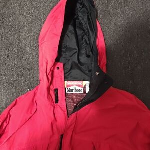 Vintage Marlboro Adventure Team  Red Jacket Windbreaker Hooded Nylon Size XL